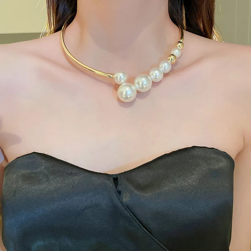 Elegant Pearl Collar Necklace