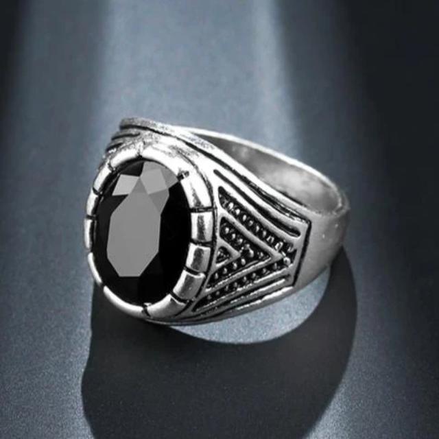 black stone ring, silver ring, men's ring, Prolyf Styles' men's collection, summer outfits for men