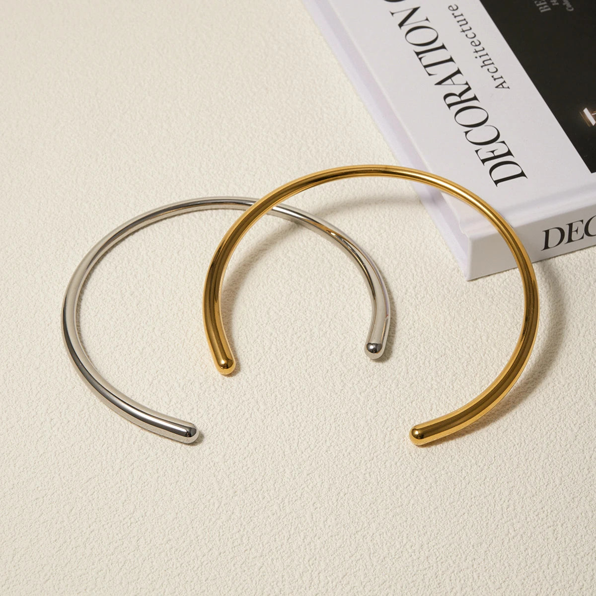 Sculptural Minimalist Glossy Collar Necklace