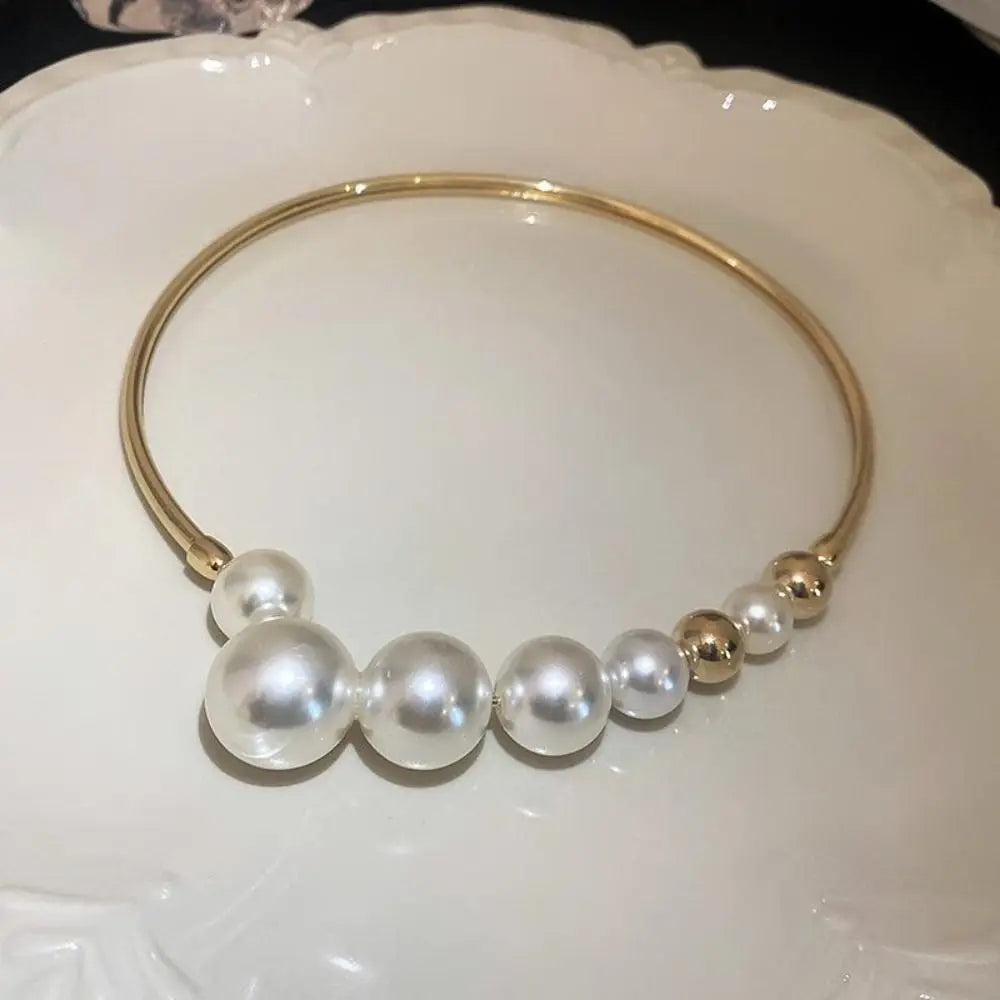 Elegant Pearl Collar Necklace