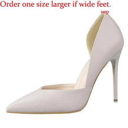 White high-heeled shoe on a white background with text advising to order one size larger for wide feet.