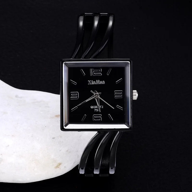 Luxe Time Square Wristwatch