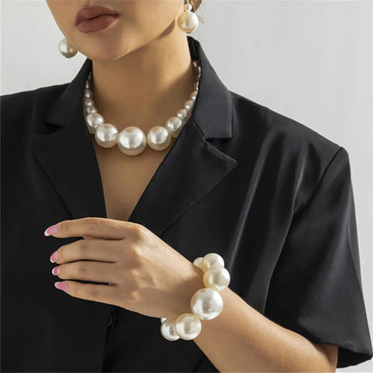 Chic Pearl Necklace & Earrings Set