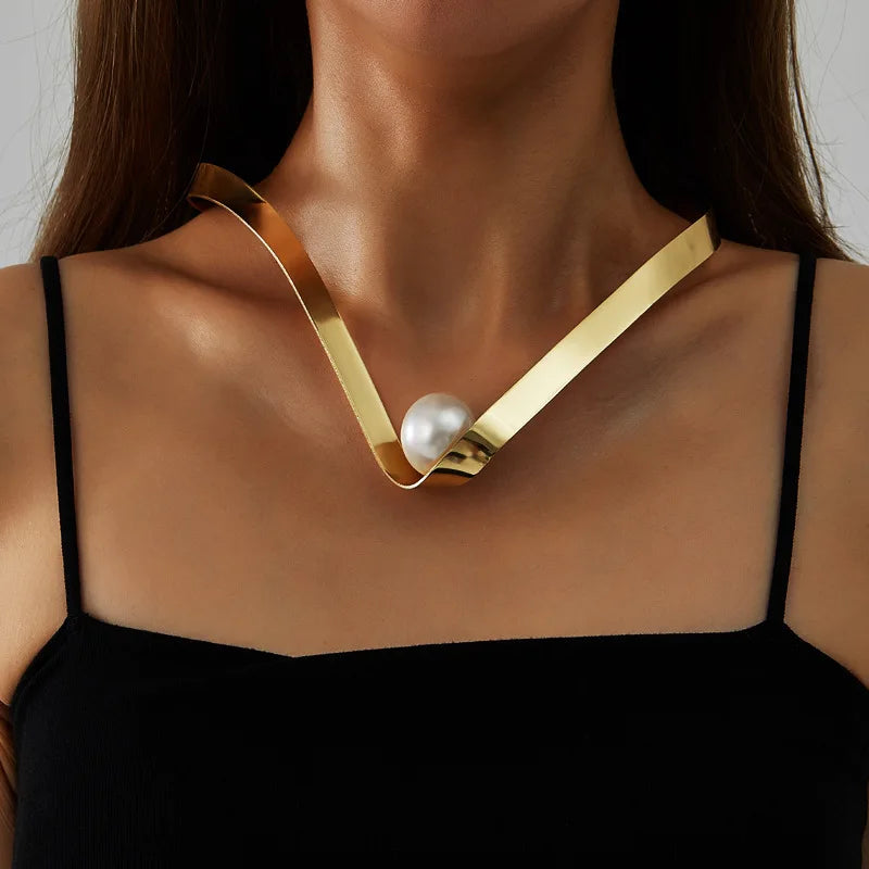 Luxe Pearl Statement Choker