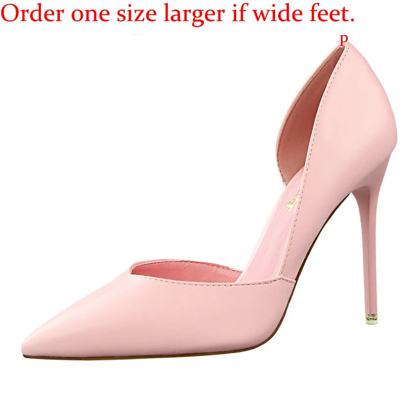 Pink high-heeled shoe on a white background with text advising to order one size larger for wide feet.