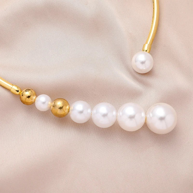 Elegant Pearl Collar Necklace