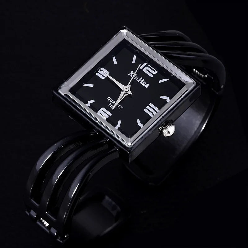 Luxe Time Square Wristwatch