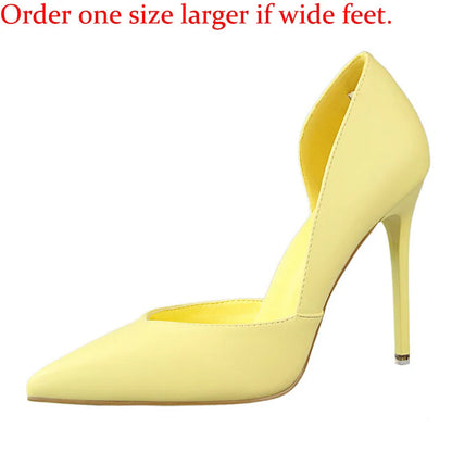Yellow high-heeled shoe on a white background with text advising to order one size larger for wide feet.