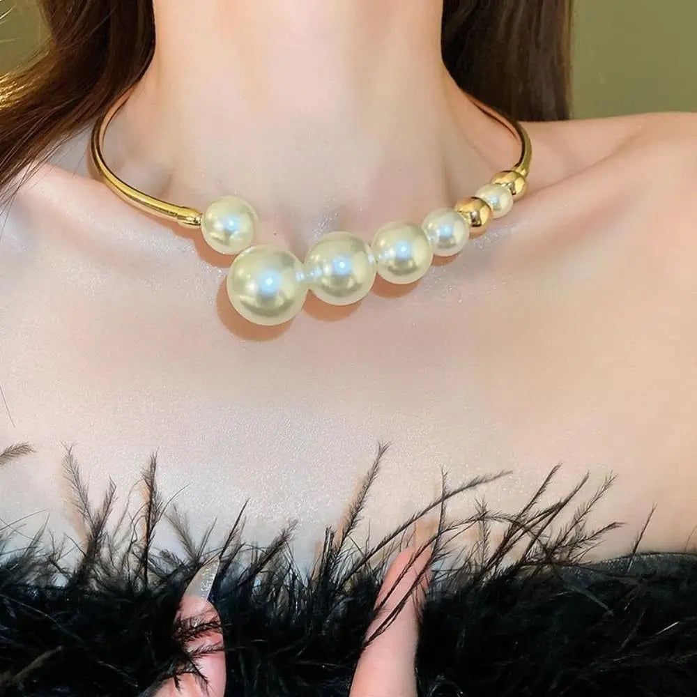 Elegant Pearl Collar Necklace