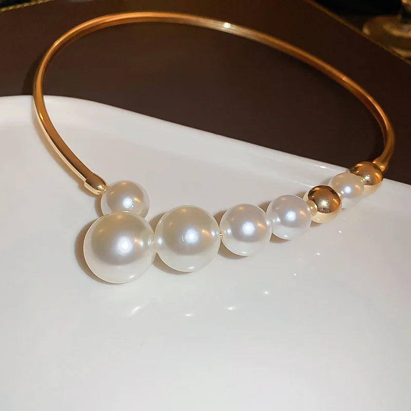 Elegant Pearl Collar Necklace