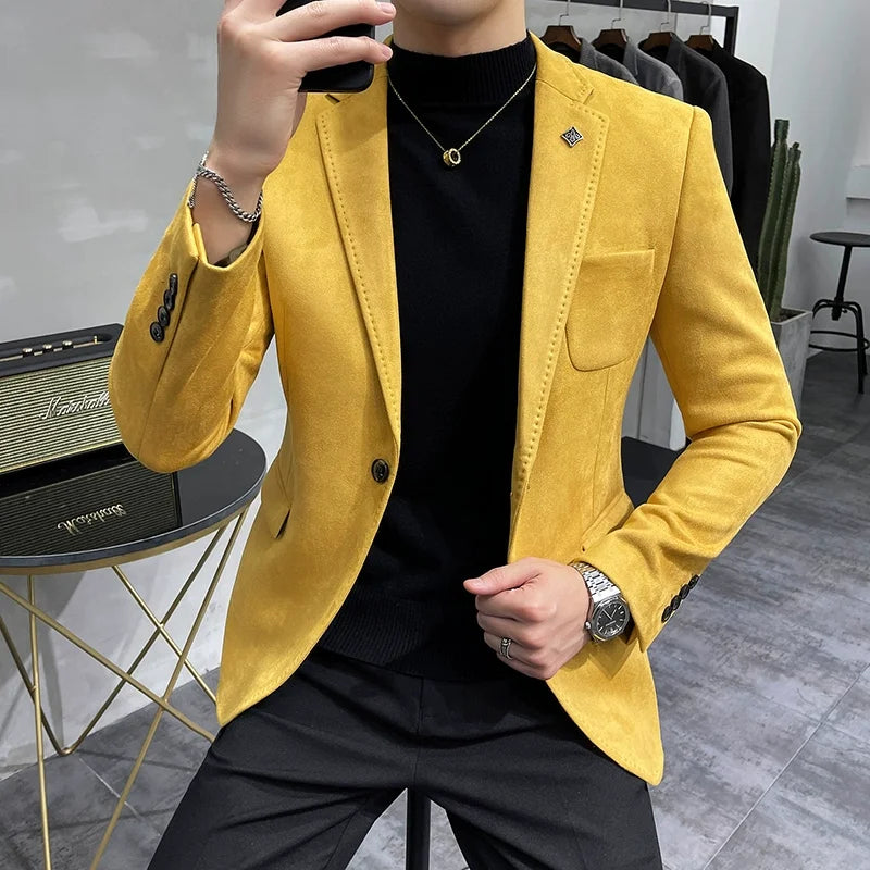 Yellow men’s jacket perfect for casual outings.