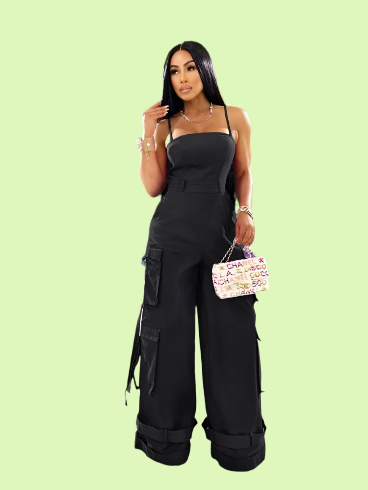 Trendy wide-leg jumpsuit in black.