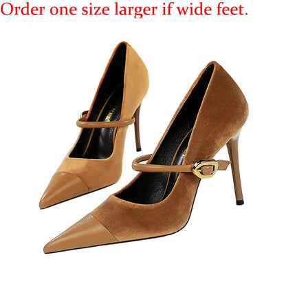 Brown high-heeled shoes with a gold buckle on a white background, accompanied by text advising to order one size larger for wide feet.
